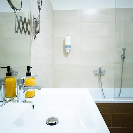 לינה וארוחת בוקר Elixir Panzio 4*